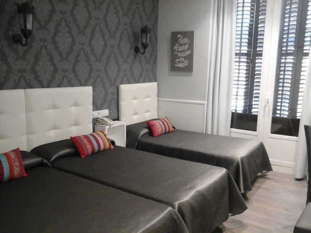 Hostal Don Alfonso Madrid Dış mekan fotoğraf